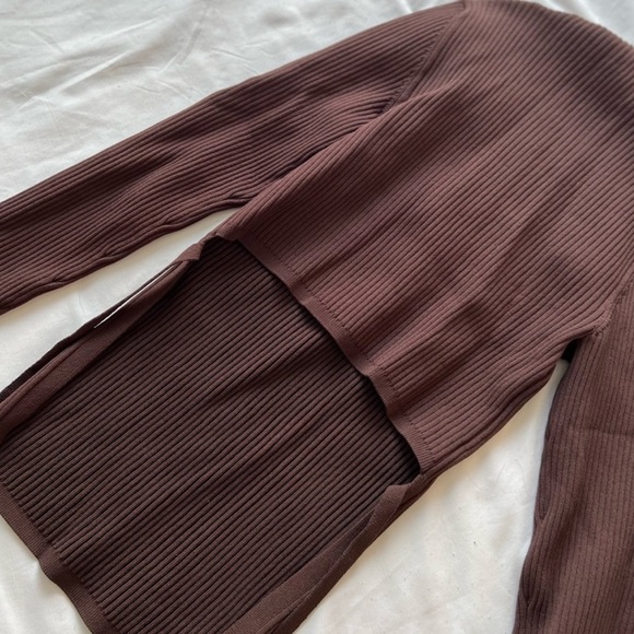 Babaton
Sculpt Knit Tie-Back Longsleeve - Picture 5 of 7